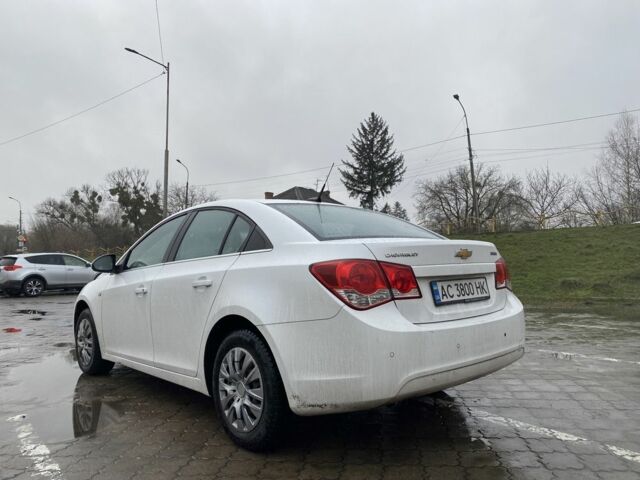 Белый Шевроле Круз, объемом двигателя 2 л и пробегом 257 тыс. км за 6900 $, фото 8 на Automoto.ua
