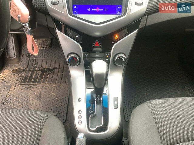 Белый Шевроле Круз, объемом двигателя 2 л и пробегом 212 тыс. км за 8190 $, фото 33 на Automoto.ua