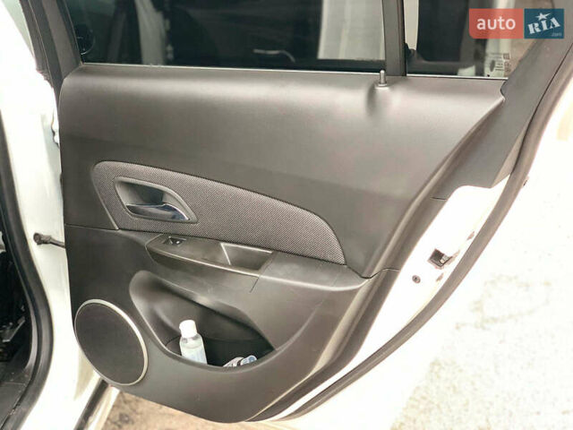 Белый Шевроле Круз, объемом двигателя 2 л и пробегом 212 тыс. км за 8190 $, фото 32 на Automoto.ua