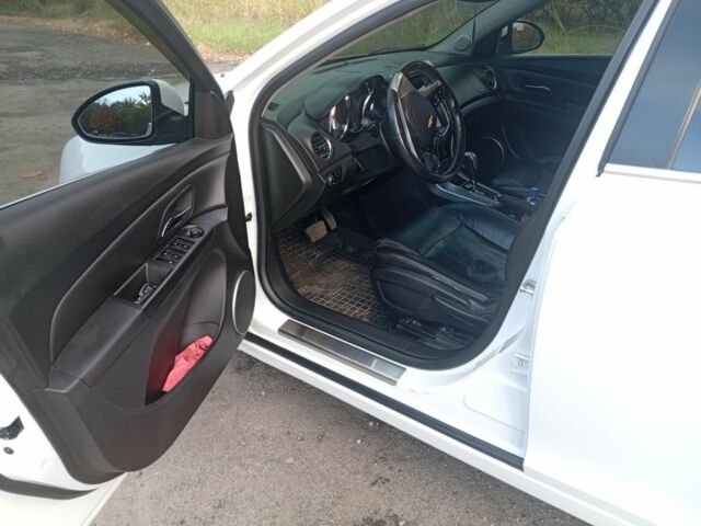 Белый Шевроле Круз, объемом двигателя 2 л и пробегом 166 тыс. км за 8000 $, фото 3 на Automoto.ua