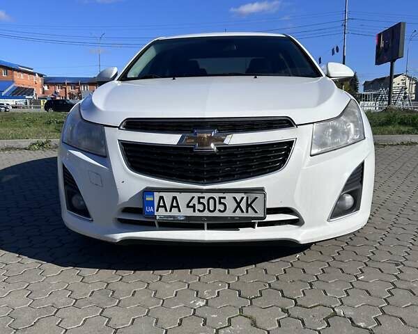 Белый Шевроле Круз, объемом двигателя 1.8 л и пробегом 325 тыс. км за 6250 $, фото 17 на Automoto.ua