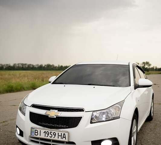 Белый Шевроле Круз, объемом двигателя 1.8 л и пробегом 182 тыс. км за 8000 $, фото 6 на Automoto.ua