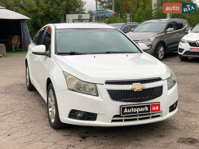 Белый Шевроле Круз, объемом двигателя 2 л и пробегом 212 тыс. км за 8190 $, фото 1 на Automoto.ua