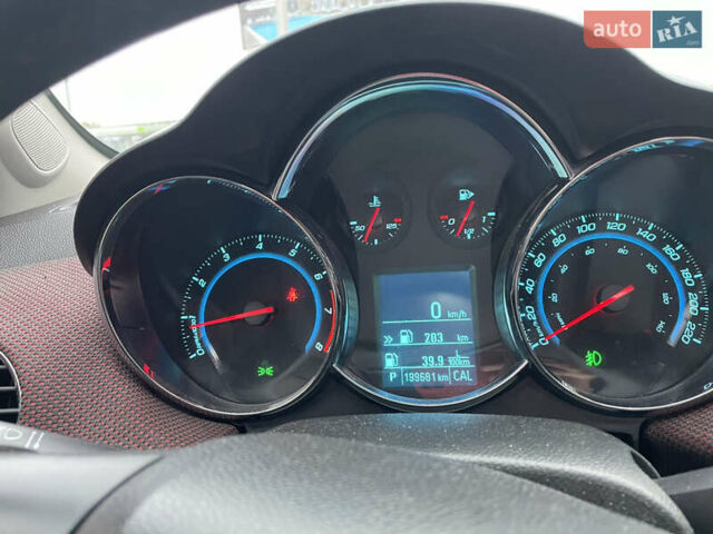 Белый Шевроле Круз, объемом двигателя 1.36 л и пробегом 199 тыс. км за 7000 $, фото 19 на Automoto.ua