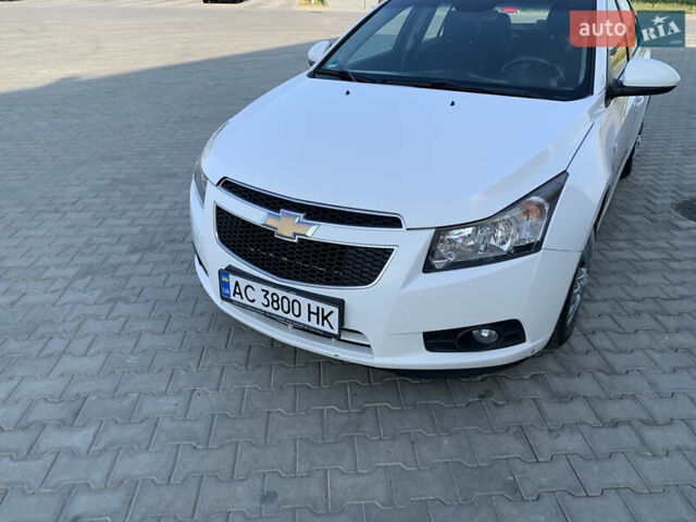 Белый Шевроле Круз, объемом двигателя 1.99 л и пробегом 268 тыс. км за 6000 $, фото 2 на Automoto.ua