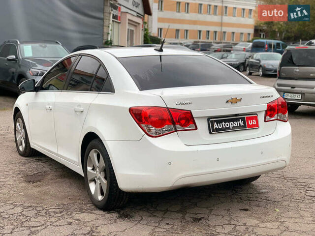 Белый Шевроле Круз, объемом двигателя 2 л и пробегом 212 тыс. км за 8190 $, фото 4 на Automoto.ua