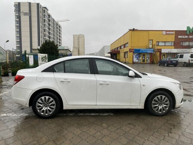 Белый Шевроле Круз, объемом двигателя 2 л и пробегом 257 тыс. км за 6900 $, фото 11 на Automoto.ua