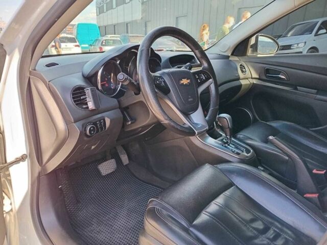 Белый Шевроле Круз, объемом двигателя 1.8 л и пробегом 198 тыс. км за 6690 $, фото 15 на Automoto.ua