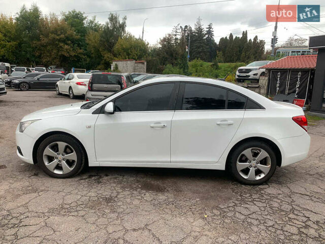 Белый Шевроле Круз, объемом двигателя 2 л и пробегом 212 тыс. км за 8190 $, фото 7 на Automoto.ua