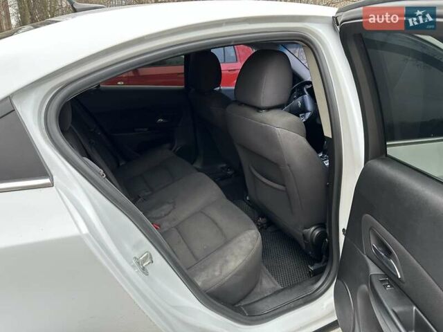 Білий Шевроле Круз, об'ємом двигуна 1.36 л та пробігом 285 тис. км за 6000 $, фото 11 на Automoto.ua