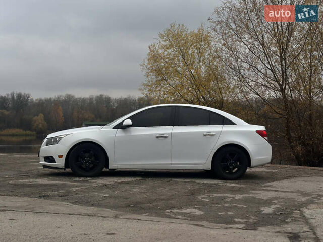 Белый Шевроле Круз, объемом двигателя 1.36 л и пробегом 193 тыс. км за 7400 $, фото 2 на Automoto.ua