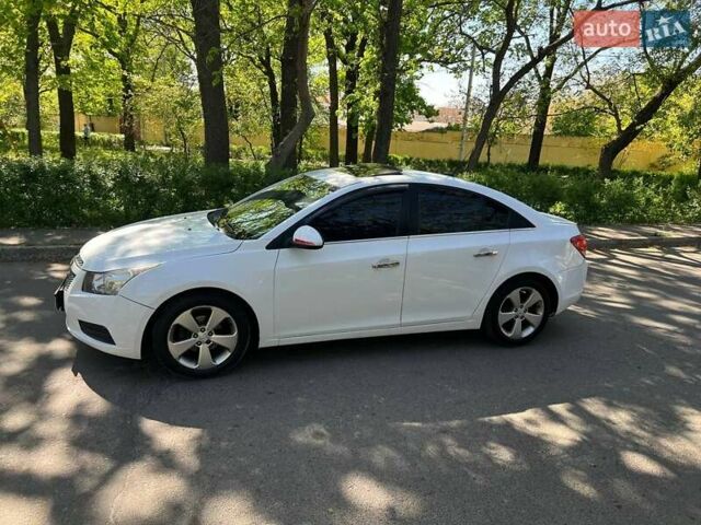 Белый Шевроле Круз, объемом двигателя 1.4 л и пробегом 167 тыс. км за 5000 $, фото 4 на Automoto.ua