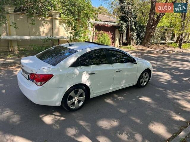 Белый Шевроле Круз, объемом двигателя 1.4 л и пробегом 167 тыс. км за 5000 $, фото 1 на Automoto.ua