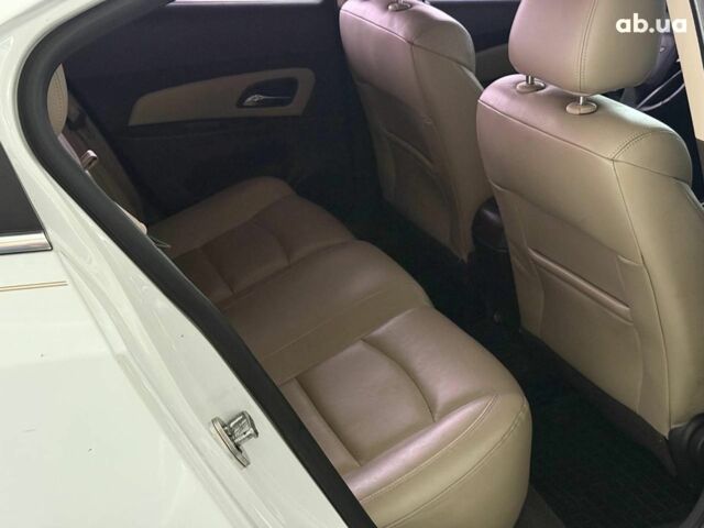 Белый Шевроле Круз, объемом двигателя 1.4 л и пробегом 258 тыс. км за 8140 $, фото 13 на Automoto.ua