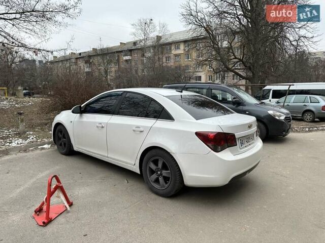 Білий Шевроле Круз, об'ємом двигуна 1.36 л та пробігом 285 тис. км за 6000 $, фото 6 на Automoto.ua