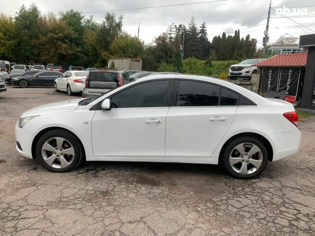 Белый Шевроле Круз, объемом двигателя 2 л и пробегом 212 тыс. км за 8190 $, фото 7 на Automoto.ua