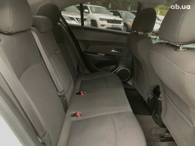 Белый Шевроле Круз, объемом двигателя 2 л и пробегом 212 тыс. км за 8190 $, фото 31 на Automoto.ua