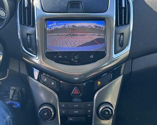 Белый Шевроле Круз, объемом двигателя 1.8 л и пробегом 325 тыс. км за 6250 $, фото 3 на Automoto.ua