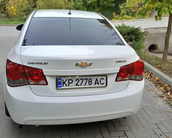 Белый Шевроле Круз, объемом двигателя 1.6 л и пробегом 148 тыс. км за 7500 $, фото 4 на Automoto.ua