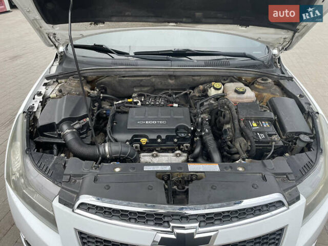 Белый Шевроле Круз, объемом двигателя 1.36 л и пробегом 199 тыс. км за 7000 $, фото 12 на Automoto.ua