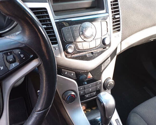 Белый Шевроле Круз, объемом двигателя 2 л и пробегом 270 тыс. км за 7750 $, фото 14 на Automoto.ua