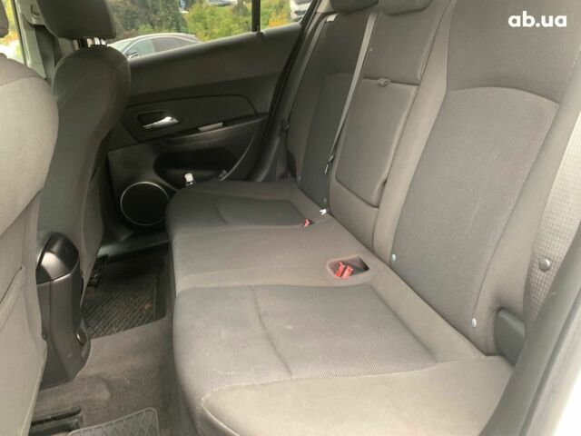 Белый Шевроле Круз, объемом двигателя 2 л и пробегом 212 тыс. км за 8190 $, фото 24 на Automoto.ua