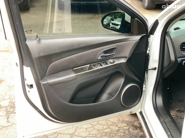 Белый Шевроле Круз, объемом двигателя 2 л и пробегом 212 тыс. км за 8190 $, фото 19 на Automoto.ua