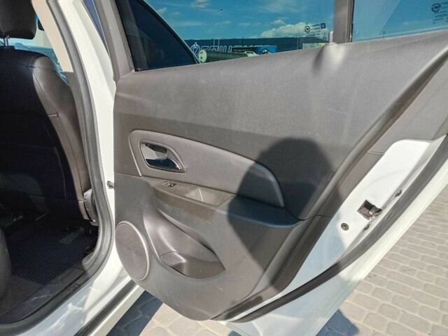 Белый Шевроле Круз, объемом двигателя 1.8 л и пробегом 198 тыс. км за 6690 $, фото 13 на Automoto.ua