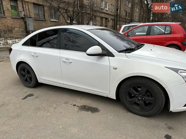 Білий Шевроле Круз, об'ємом двигуна 1.36 л та пробігом 285 тис. км за 6000 $, фото 4 на Automoto.ua