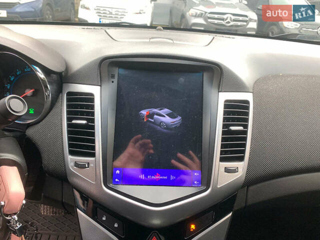 Белый Шевроле Круз, объемом двигателя 2 л и пробегом 212 тыс. км за 8190 $, фото 25 на Automoto.ua