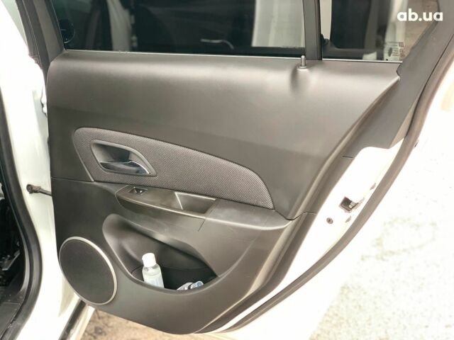 Белый Шевроле Круз, объемом двигателя 2 л и пробегом 212 тыс. км за 8190 $, фото 16 на Automoto.ua