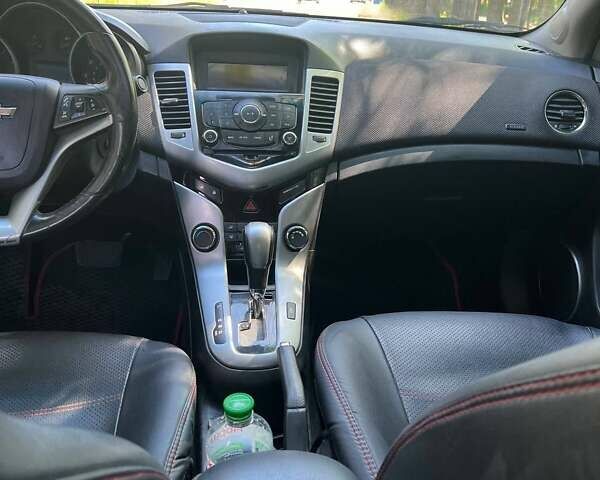 Белый Шевроле Круз, объемом двигателя 1.4 л и пробегом 167 тыс. км за 5000 $, фото 13 на Automoto.ua