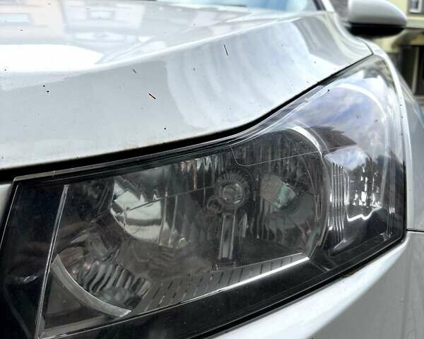 Белый Шевроле Круз, объемом двигателя 1.8 л и пробегом 264 тыс. км за 6400 $, фото 6 на Automoto.ua