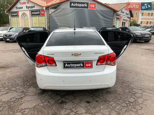 Белый Шевроле Круз, объемом двигателя 2 л и пробегом 212 тыс. км за 8190 $, фото 15 на Automoto.ua
