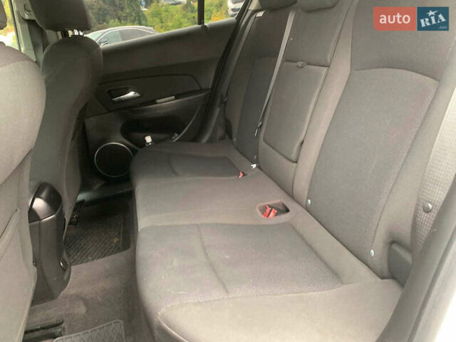 Белый Шевроле Круз, объемом двигателя 2 л и пробегом 212 тыс. км за 8190 $, фото 23 на Automoto.ua