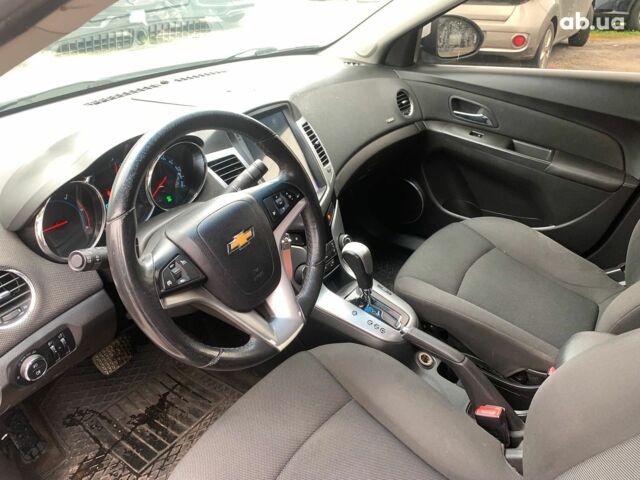 Белый Шевроле Круз, объемом двигателя 2 л и пробегом 212 тыс. км за 8190 $, фото 22 на Automoto.ua
