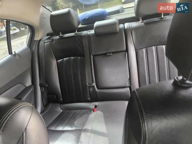 Белый Шевроле Круз, объемом двигателя 1.8 л и пробегом 220 тыс. км за 7100 $, фото 5 на Automoto.ua