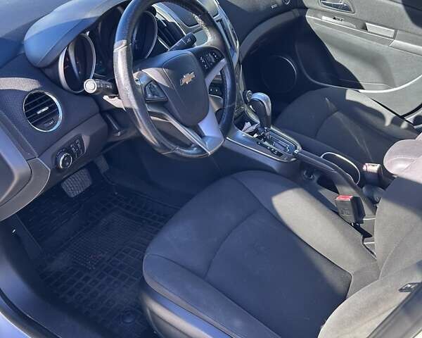 Белый Шевроле Круз, объемом двигателя 1.8 л и пробегом 325 тыс. км за 6250 $, фото 5 на Automoto.ua