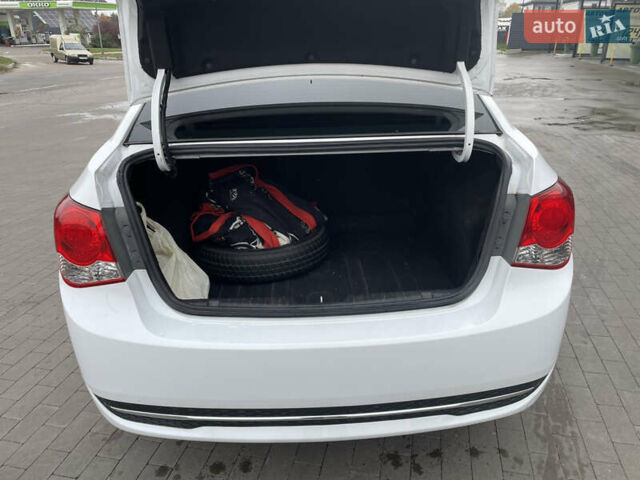 Белый Шевроле Круз, объемом двигателя 1.36 л и пробегом 199 тыс. км за 7000 $, фото 11 на Automoto.ua