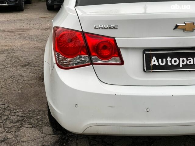 Белый Шевроле Круз, объемом двигателя 2 л и пробегом 212 тыс. км за 8190 $, фото 11 на Automoto.ua