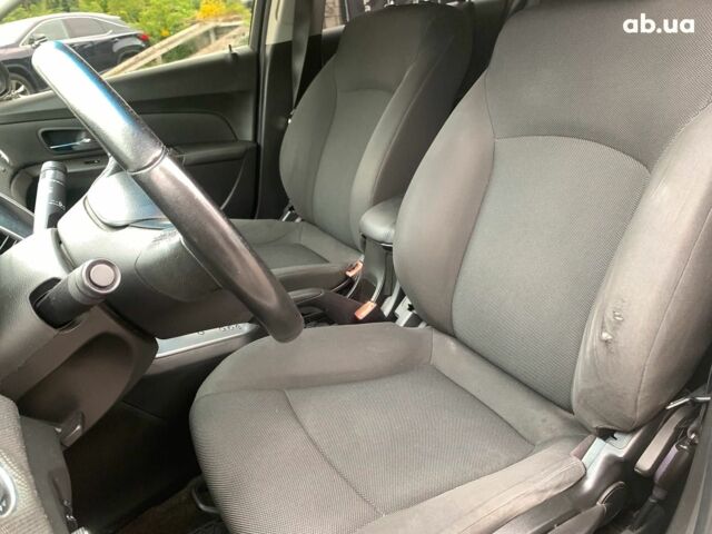 Белый Шевроле Круз, объемом двигателя 2 л и пробегом 212 тыс. км за 8190 $, фото 23 на Automoto.ua