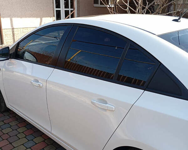 Белый Шевроле Круз, объемом двигателя 2 л и пробегом 270 тыс. км за 7750 $, фото 3 на Automoto.ua