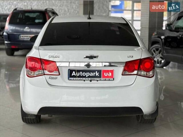 Белый Шевроле Круз, объемом двигателя 1.4 л и пробегом 258 тыс. км за 8140 $, фото 19 на Automoto.ua