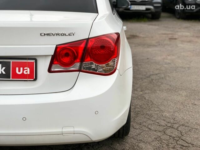 Белый Шевроле Круз, объемом двигателя 2 л и пробегом 212 тыс. км за 8190 $, фото 10 на Automoto.ua