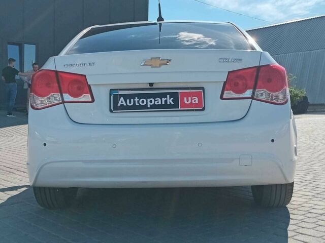 Белый Шевроле Круз, объемом двигателя 1.8 л и пробегом 198 тыс. км за 6690 $, фото 3 на Automoto.ua
