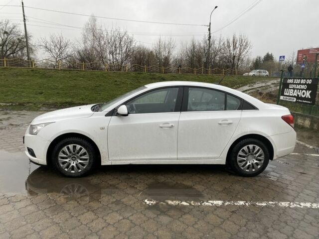 Белый Шевроле Круз, объемом двигателя 2 л и пробегом 257 тыс. км за 6900 $, фото 7 на Automoto.ua