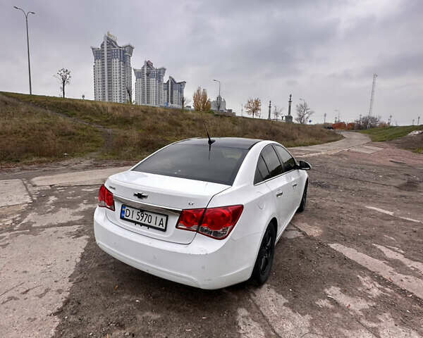 Белый Шевроле Круз, объемом двигателя 1.36 л и пробегом 193 тыс. км за 7400 $, фото 14 на Automoto.ua