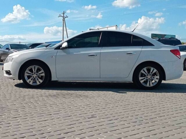 Белый Шевроле Круз, объемом двигателя 1.8 л и пробегом 198 тыс. км за 6690 $, фото 4 на Automoto.ua