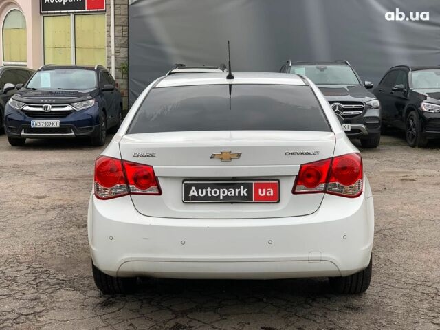 Белый Шевроле Круз, объемом двигателя 2 л и пробегом 212 тыс. км за 8190 $, фото 5 на Automoto.ua