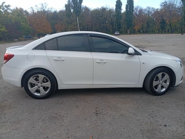 Белый Шевроле Круз, объемом двигателя 2 л и пробегом 166 тыс. км за 8000 $, фото 4 на Automoto.ua